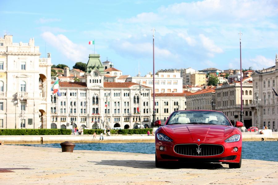  Maserati GranCabrio Sport 2011 года  (фото 11 из 107)
